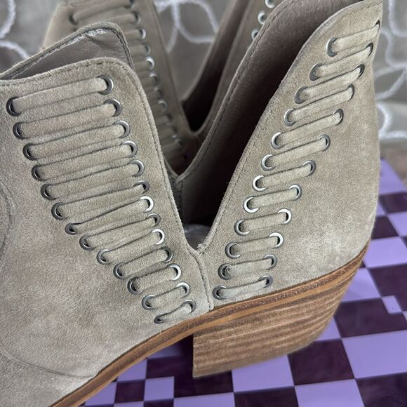 (B) Vince Camuto Pevista Women's Taupe Suede Booties Women's Size 8.5 - Picture 6 of 14